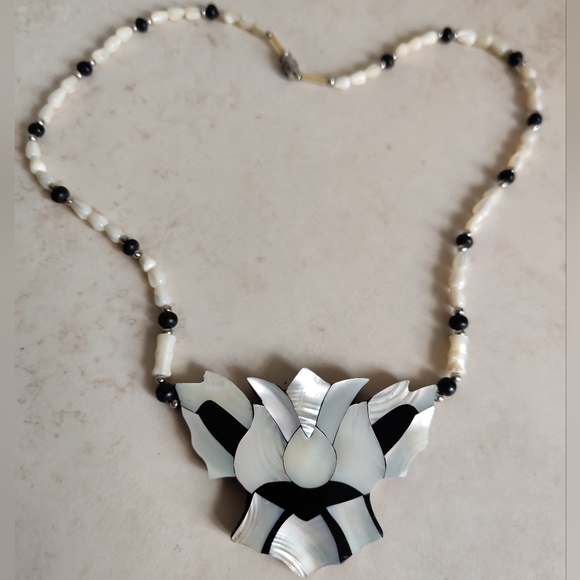 Vintage Lee Sands Lotus Flower Mother of Pearl Necklace - Picture 6 of 11